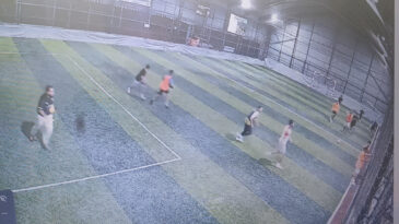 Edremit Canisi Halı Sahada Ateş A&ccedil;tı