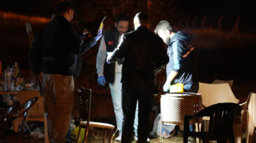 Eğlence Sırasında Silahlarla Polisi Tehdit Etti