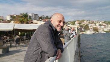 Engelleri aşan ses: "Pavarotti Emrah" m&uuml;zikle hayata tutundu