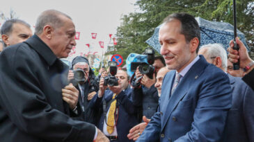 Erbakan'dan iktidara: Teslim olmuş durumdalar