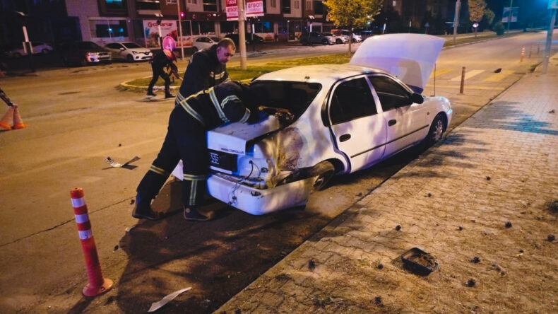 Erzincan'da İki Araç Karşılaştı: 1 Kişi Yaralandı