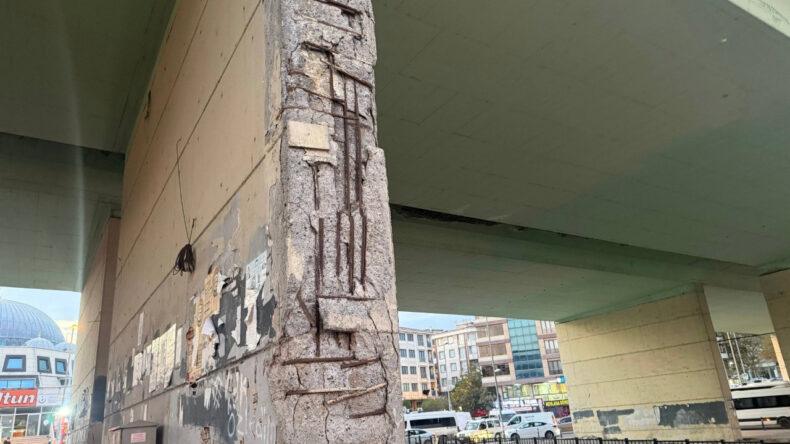 Esenyurt'taki Tehlikeli Köprü Durumuyla İlgili Endişeler Artıyor