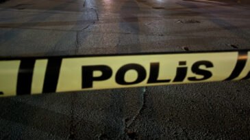 Esenyurt&rsquo;ta Silahlı Saldırı: Bir Kişi Hayatını Kaybetti, &Uuml;&ccedil; Kişi Yaralı