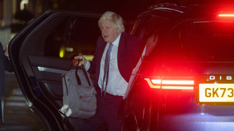 Eski Başbakan İfade Verdi