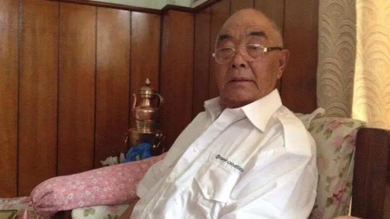 Everest'in Zirvesine Çıkan İlk Ekibin Son Üyesi Hayatını Kaybetti