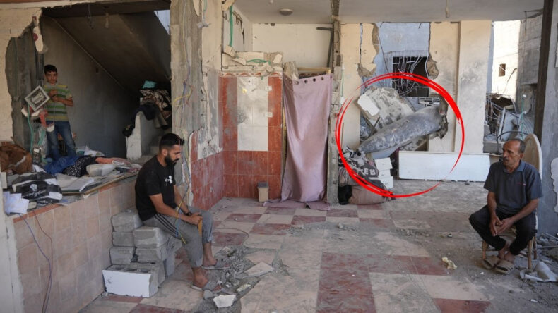 Evlerini Tehlikeye Atan 'Patlamaya Hazır' Bombayla Yaşamak Zorundalar