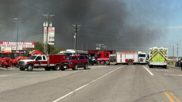 Feci kaza: Uçak otoparka düştü
