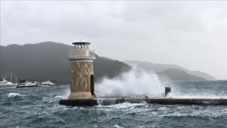 Fırtına Deniz Trafiğini Olumsuz Etkiledi: Çok Sayıda Sefer İptal Edildi