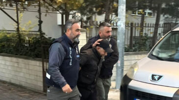 Fotoğraflarını Paylaşarak '&Ccedil;ocuk Ka&ccedil;ırıyorlar' Demişti, G&ouml;zaltına Alındı
