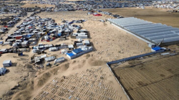 Gazze'de cenazeler i&ccedil;in yer kalmadı!