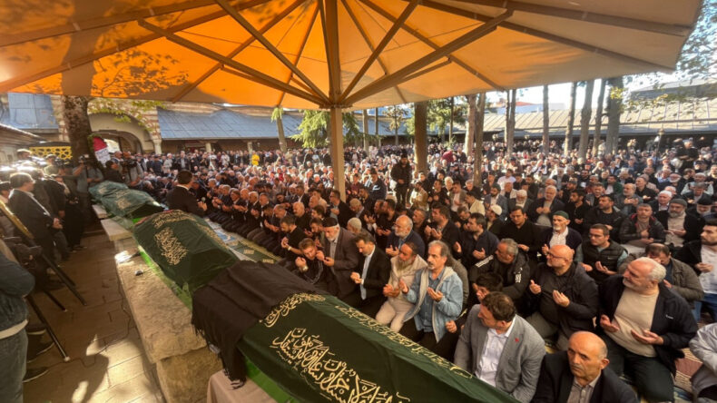 Gebze'de Çöken Binada Hayatını Kaybeden Bilir Ailesi Toprağa Verildi