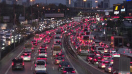 Haftanın İlk Mesai G&uuml;n&uuml;nde İstanbul Trafiği Kilitlendi