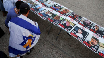 Hamas, İki Rehinenin Cenazesini Teslim Etti