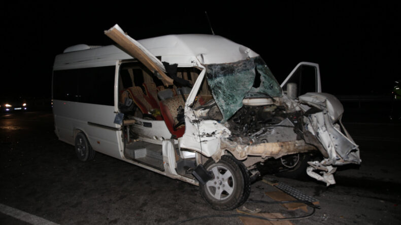 Hatay'da Korkunç Kaza: 14 Kişi Yaralandı