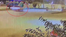 Hatay'da Su Tankerine Çarpan Kamyonet Sürücüsü Hayatını Kaybetti