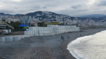 Her biri 21 ton: Deniz kıyısına beş bin adet konuluyor