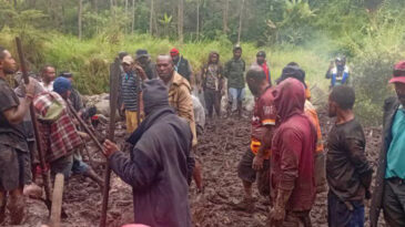 Heyelan K&ouml;y&uuml; Yuttu: 20 &Ouml;l&uuml;, &Ccedil;ok Sayıda Kayıp Var