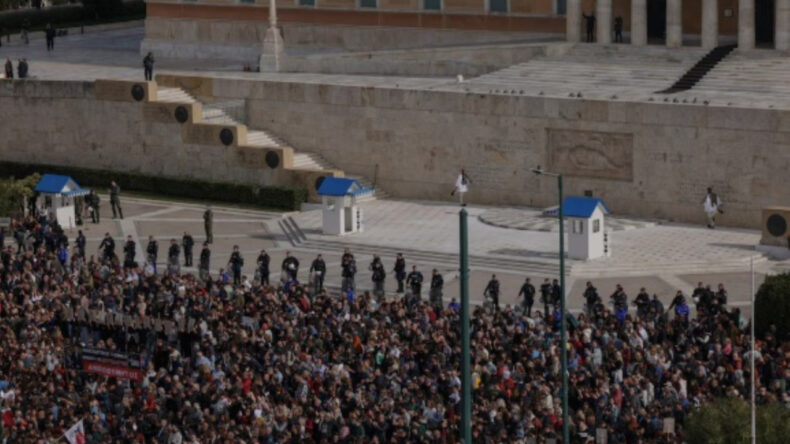 Hükümetin Protesto Yasağına Yunanistan'da Tepkiler Büyüyor