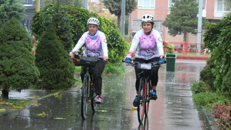 İki Kadın Pedal Çeviriyor: Hedef Şifa, Rota İnsanlık