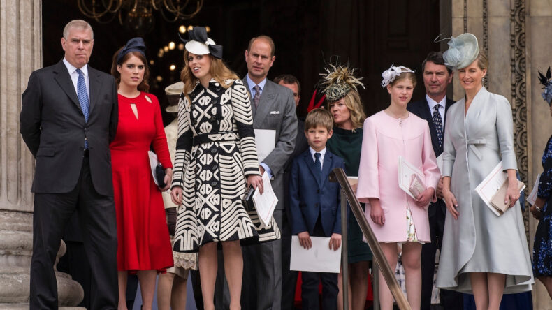 İngiliz Kraliyet Ailesinde Tartışmalar: "Babanızı Çıkarın, Yoksa Unvanınız Gider"