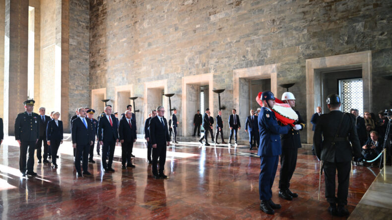 İngiltere Başbakanı Anıtkabir'i Ziyaret Etti
