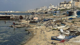 İsrail Ordusu, Filistinli Balıkçıları Denize Attı