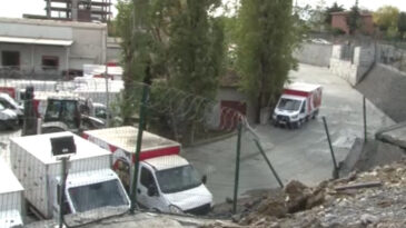 İstanbul'da Dondurma Fabrikasının İstinat Duvarı &Ccedil;&ouml;kt&uuml;