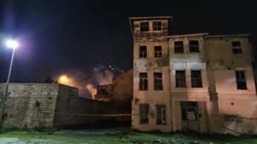 İstanbul'da Gece Yarısı Yangın Korkuttu