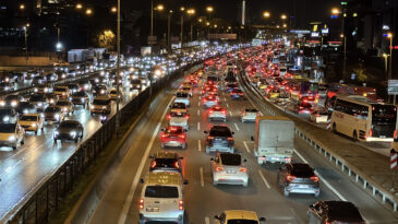 İstanbul'da Trafik Tıkanıklığı Artıyor