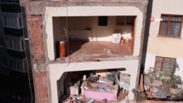 İstanbul&rsquo;da Kentsel D&ouml;n&uuml;ş&uuml;m: Yan Bina Duvarsız Kaldı