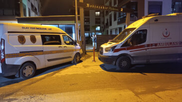 İzmir'de Aile &Ccedil;&ouml;k&uuml;ş&uuml;: 3 Cenaze Evden &Ccedil;ıktı