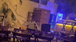 İzmir'de Eğlence Mekanının Tavanı &Ccedil;&ouml;kt&uuml;