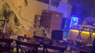 İzmir'de Eğlence Mekanının Tavanı &Ccedil;&ouml;kt&uuml;