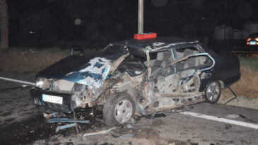 İzmir'de feci kaza: &Uuml;&ccedil;&uuml; &ccedil;ocuk, altı yaralı