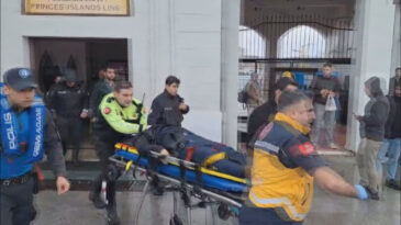 Kadık&ouml;y'de İskelenin Kenarında Trajik Olay: Engelli Bireyler Denize D&uuml;şt&uuml;