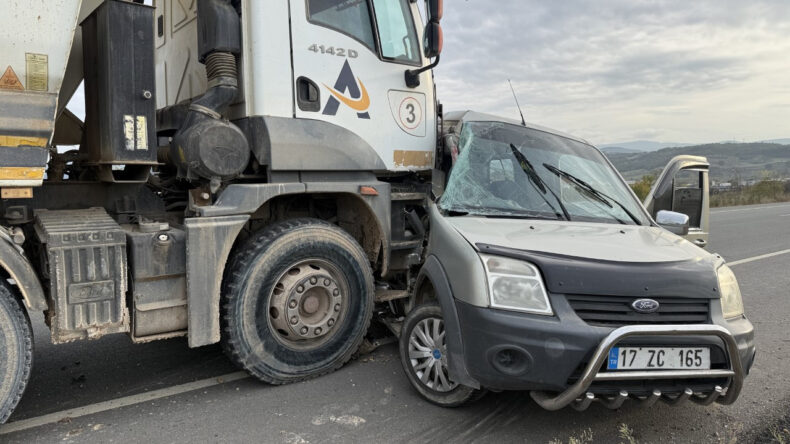 Kamyon, ticari araca çarptı: 1 ölü