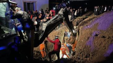 Kanalizasyon A&ccedil;ma &Ccedil;alışmasında İki Kardeş Hayatını Kaybetti