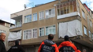 Kayseri'de &Uuml;&ccedil; Katlı Bina Tahliye Edildi