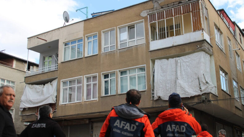 Kayseri'de Üç Katlı Bina Tahliye Edildi