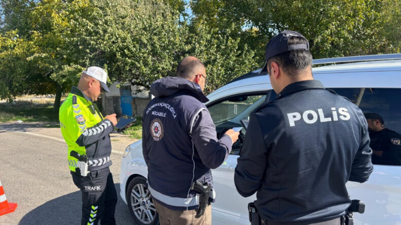 Kırşehir'de 8 G&ouml;&ccedil;men Yakalandı