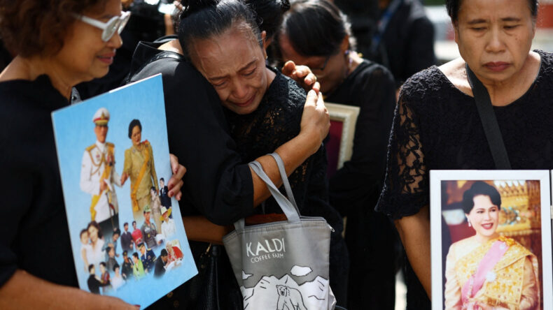 Kraliçe Anne Hayatını Kaybetti, Halk Derin Yas İçinde