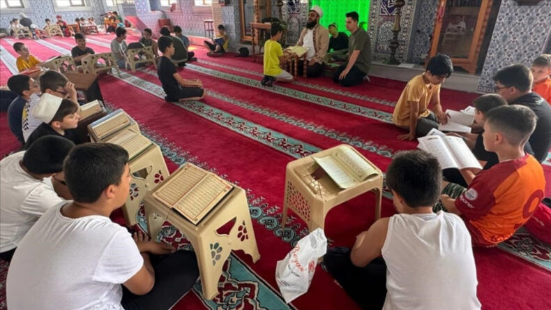 Kur'an Kurslarında Bu Yaz 2.5 Milyon Çocuğa Eğitim Verildi