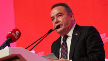 &lsquo;Muhittin B&ouml;cek g&uuml;nden g&uuml;ne kilo veriyor&rsquo;