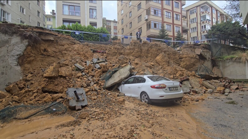 Maltepe’de İstinat Duvarı Çöktü: Araçlar Kullanılamaz Hale Geldi