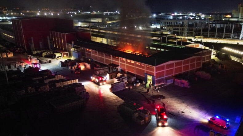 Manisa'da Granit Fabrikasında Yangın Çıktı