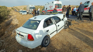 Mardin'de İki Ara&ccedil; &Ccedil;arpıştı: 4 Kişi Yaralandı