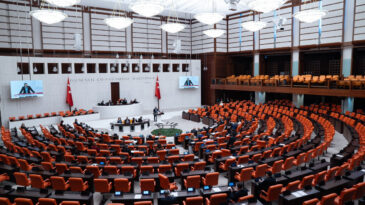 Mehmet&ccedil;ik'e &Uuml;&ccedil; Yıl Daha Irak ve Suriye G&ouml;revi