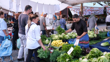 Mersin'de m&uuml;şteriyle sorun yaşayan pazarcıya 35 bin 416 lira ceza verildi