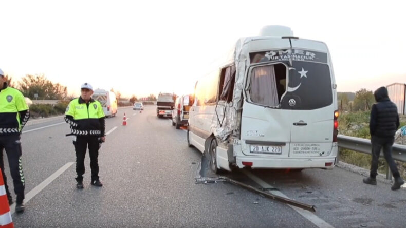 Minibüsün arkasında oturan vatandaş hayatını kaybetti