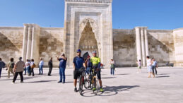 MS Hastalığına Meydan Okuyor: İller Arası Yolculuk Yaparak Hayata Tutunuyor